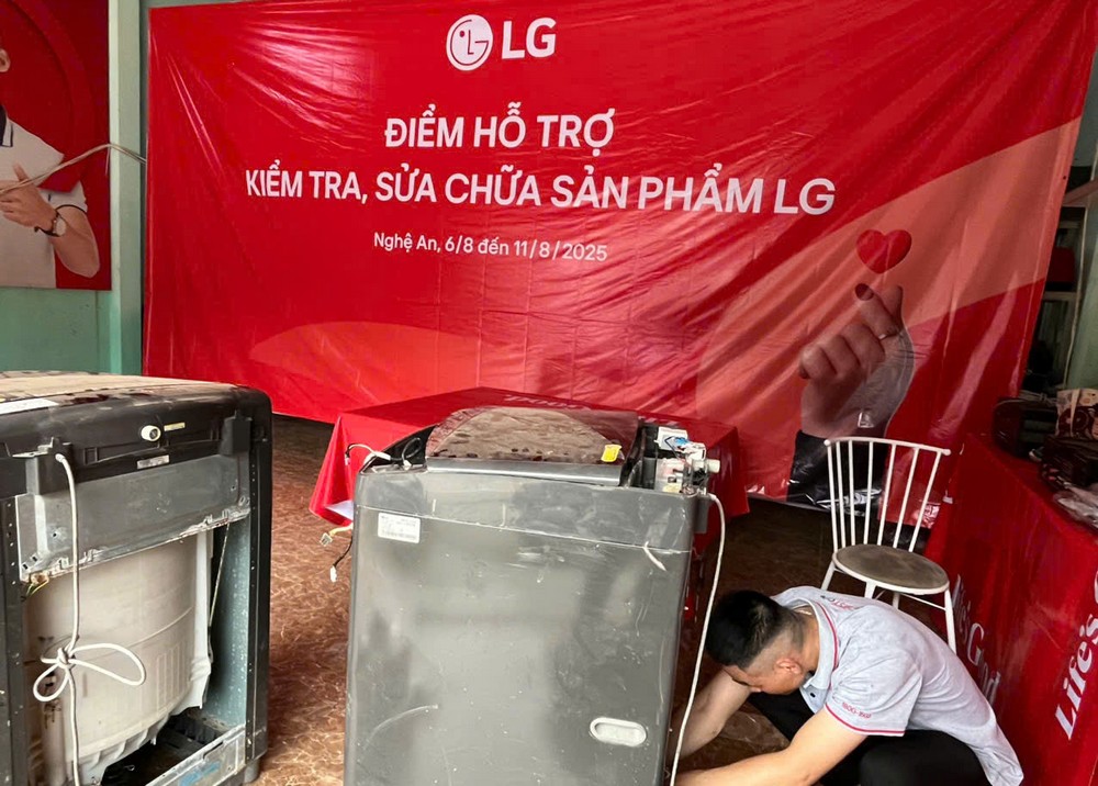 LG hỗ trợ sửa chữa thiết bị điện tử cho vùng bão lũ