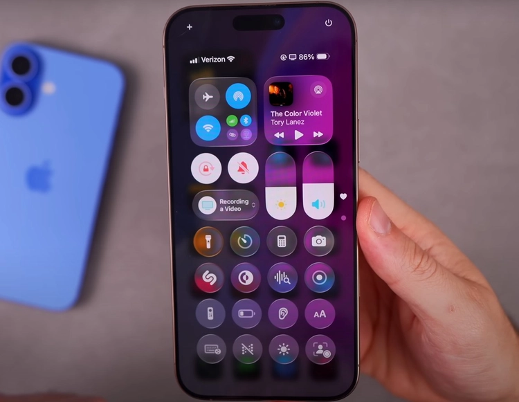 Người dùng nên cài đặt iOS 18.6 hay iOS 26 Beta 5?