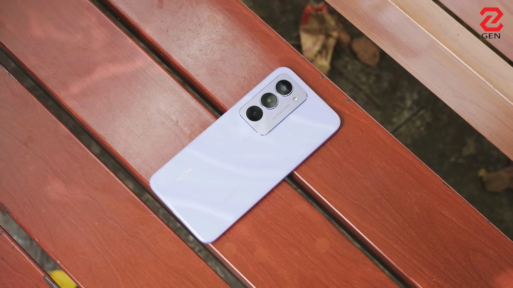 Trên tay Redmi 15: Pin 7000mAh, màn hình 144Hz ấn tượng