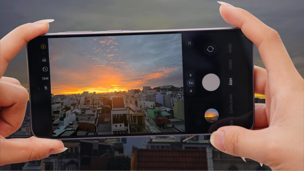 Săn ánh hoàng hôn Sài Gòn cùng Galaxy A56 5G