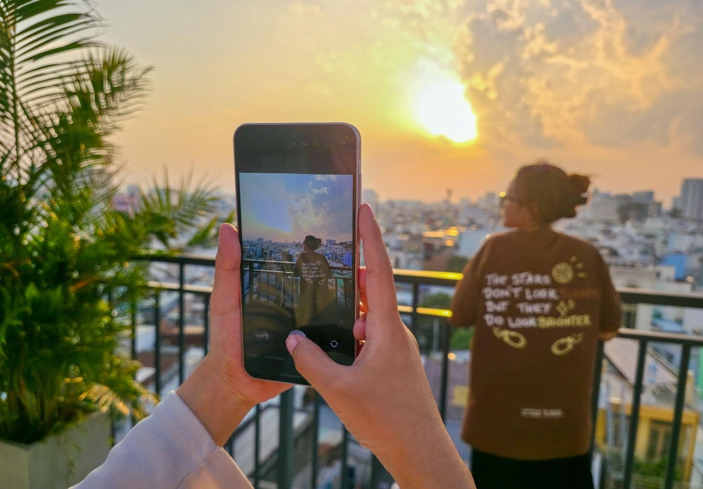 Săn ánh hoàng hôn Sài Gòn cùng Galaxy A56 5G