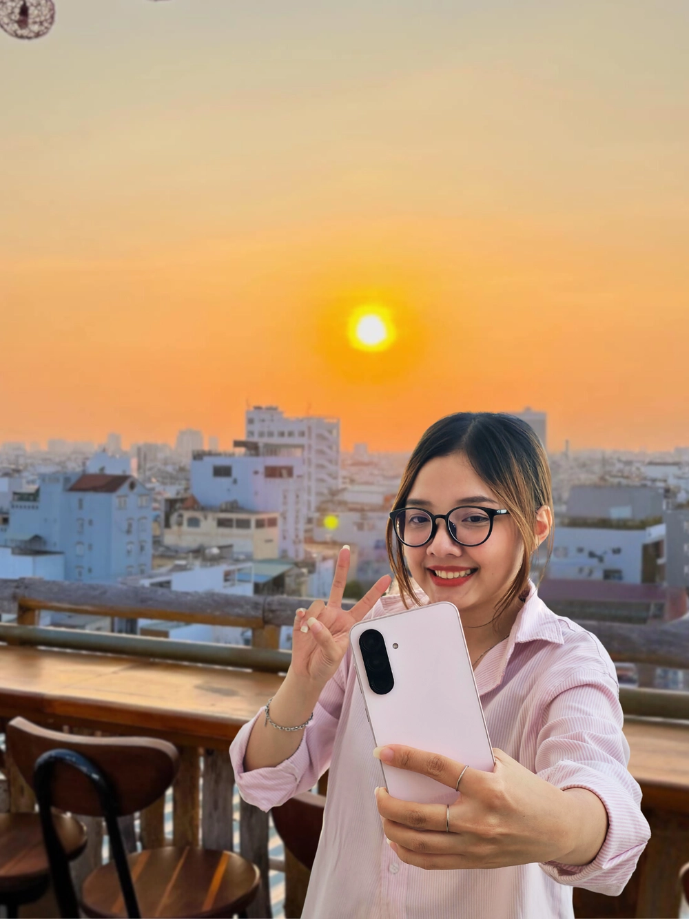 Săn ánh hoàng hôn Sài Gòn cùng Galaxy A56 5G