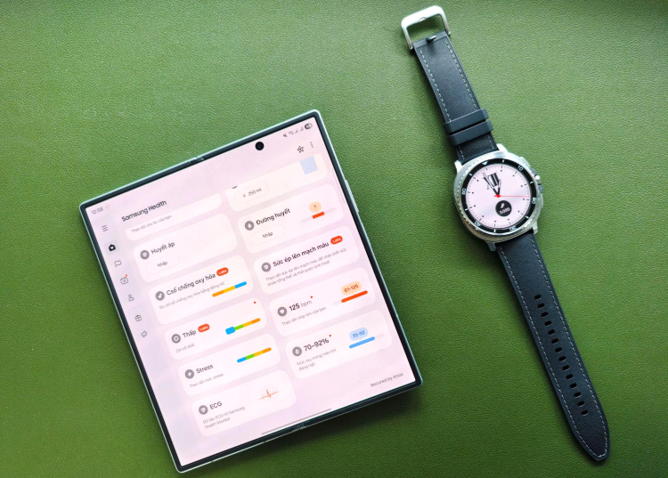 trải nghiệm Galaxy Z Fold7 và Galaxy Watch8 Classic