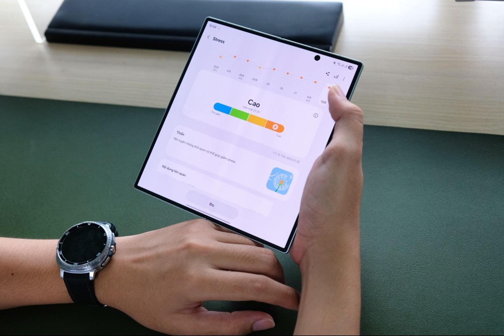 trải nghiệm Galaxy Z Fold7 và Galaxy Watch8 Classic