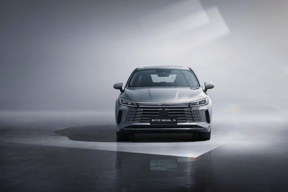 BYD SEAL 5: Sedan lai điện chạy 1.200 km, ra mắt tháng 10