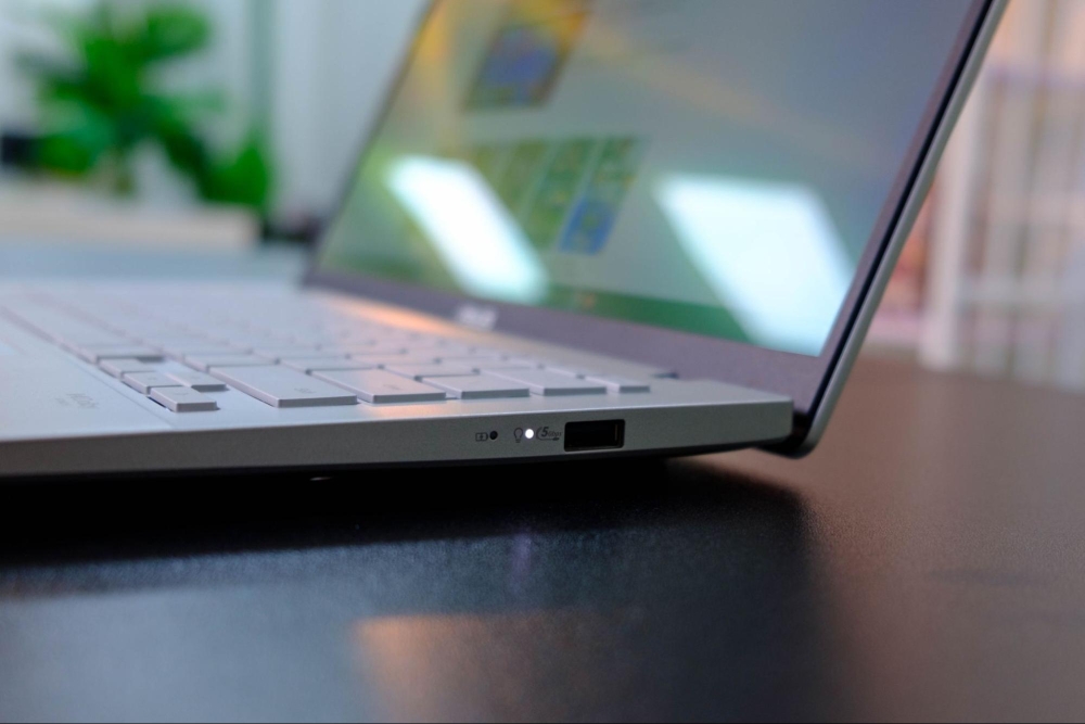 ASUS Vivobook M3407KA