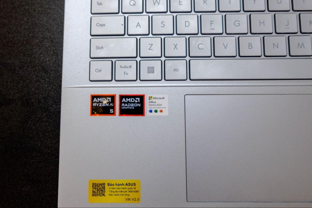 ASUS Vivobook M3407KA