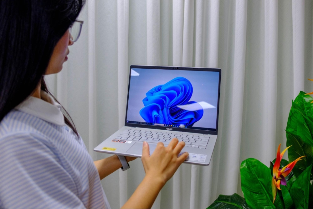 ASUS Vivobook M3407KA