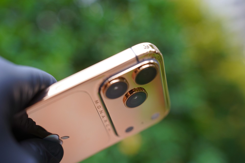iPhone 17 Pro Max MONARCH mạ vàng đầu tiên thế giới xuất hiện