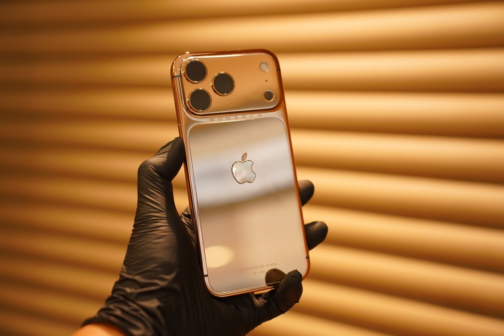 iPhone 17 Pro Max MONARCH mạ vàng đầu tiên thế giới xuất hiện