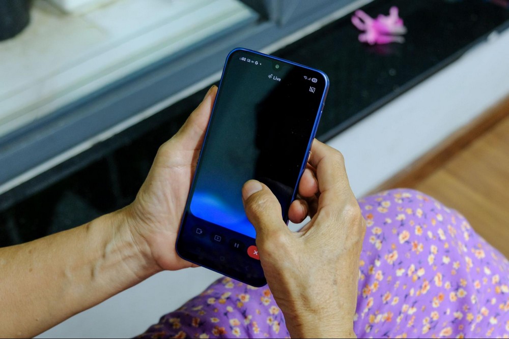 Giúp ba mẹ “biết tuốt” thời hiện đại với Gemini Live trên Galaxy A17 5G
