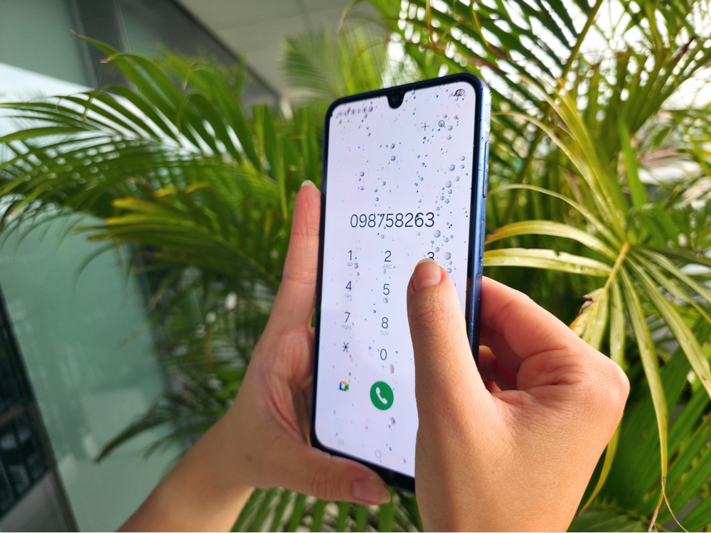 Mưa Sài Gòn bất chợt, sinh viên thì bất chấp với bộ đôi Galaxy A17 5G & Galaxy A07!