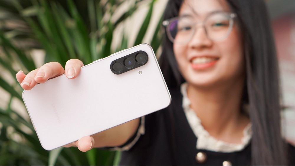 Chỉ với Galaxy A56 5G cùng Gemini Live, Gen Z biến mọi content thành spotlight