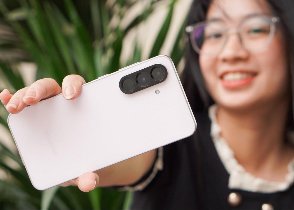 Chỉ với Galaxy A56 5G cùng Gemini Live, Gen Z biến mọi content thành spotlight