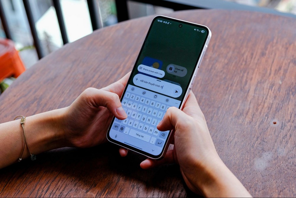 Sinh viên cạn ý tưởng thuyết trình? Gemini Live trên Galaxy A56 5G chính là cứu tinh!