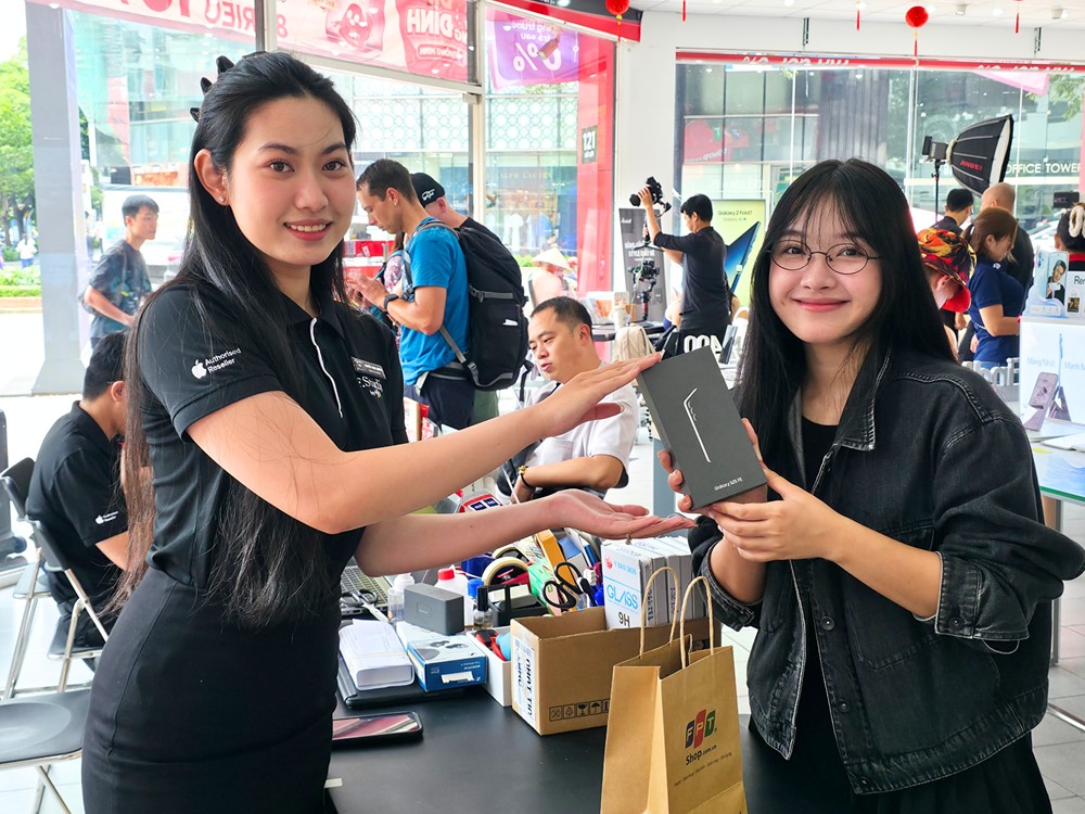 Galaxy S25 FE có gì mà GenZ rần rần xếp hàng chờ đợi mở bán?