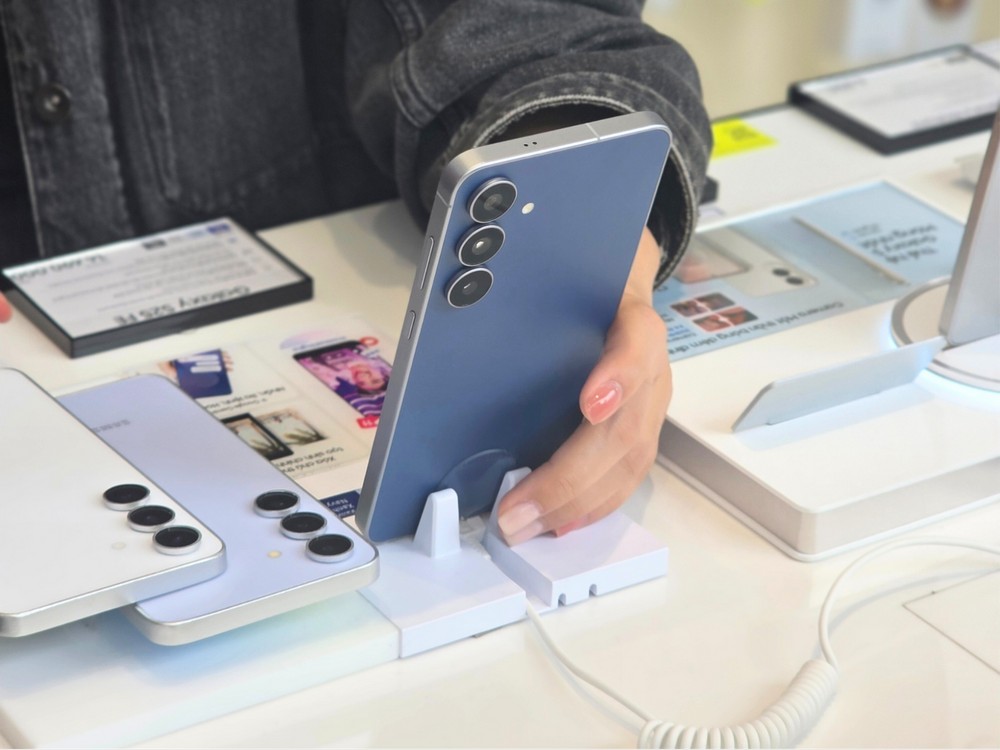 Galaxy S25 FE có gì mà GenZ rần rần xếp hàng chờ đợi mở bán?