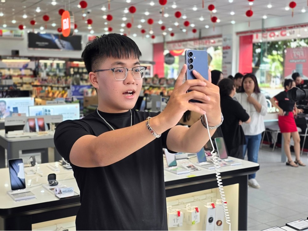 Galaxy S25 FE có gì mà GenZ rần rần xếp hàng chờ đợi mở bán?