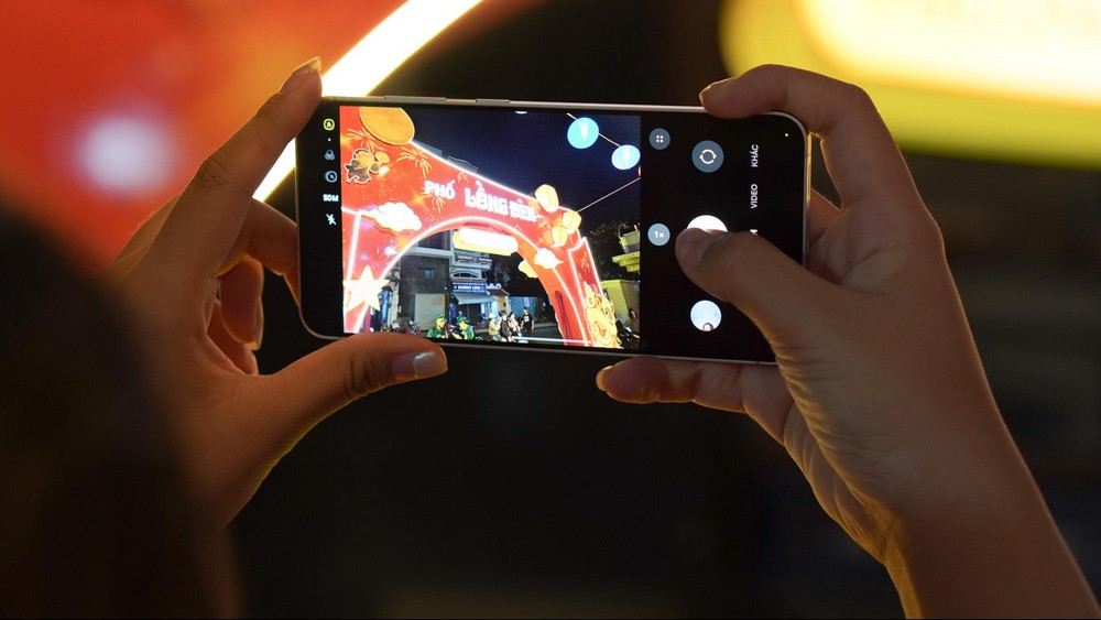 Vui hội Trăng rằm: Galaxy S25 FE giúp GenZ tỏa sáng hơn cả ánh trăng