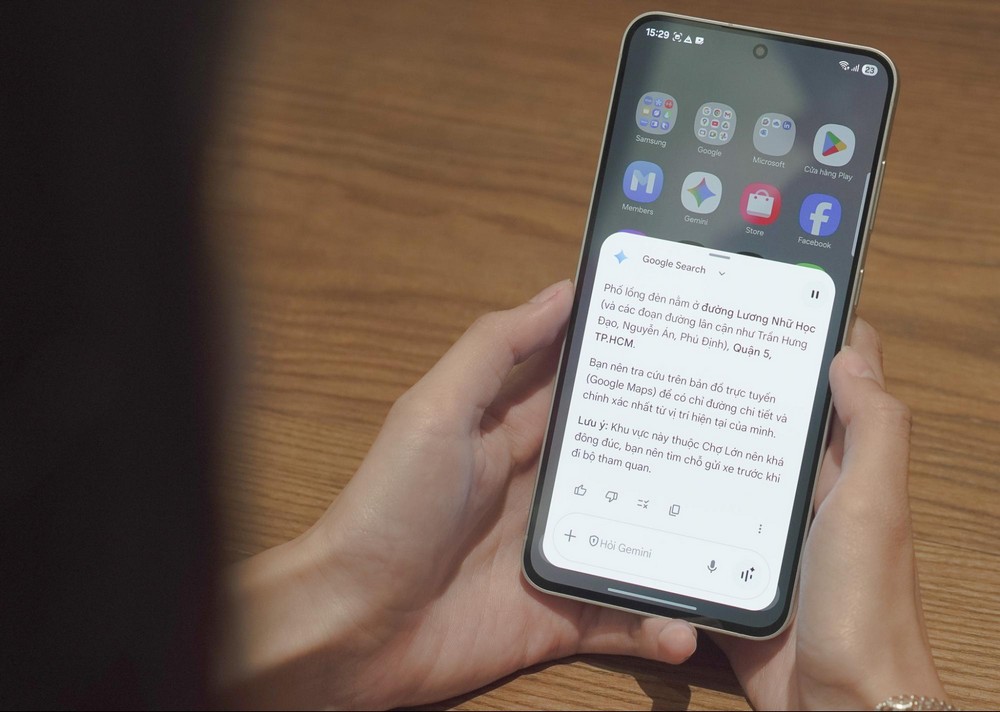 Vui hội Trăng rằm: Galaxy S25 FE giúp GenZ tỏa sáng hơn cả ánh trăng
