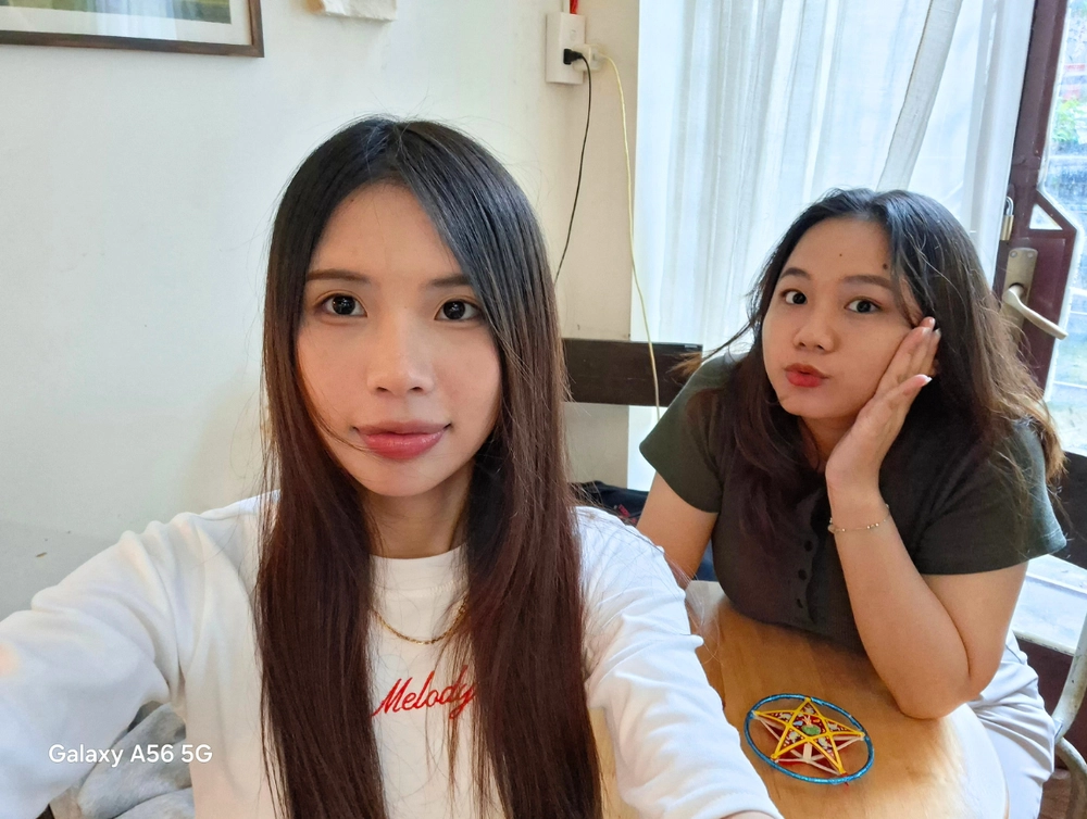 Gen Z mách nhau ‘bí kíp’ check-in phố đèn lồng Sài Gòn chỉ với Galaxy A56 5G