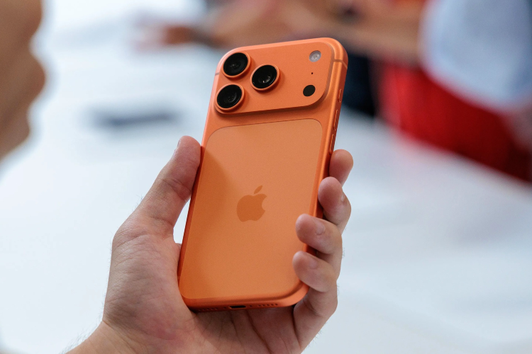 iPhone Air cực khó bẻ cong
