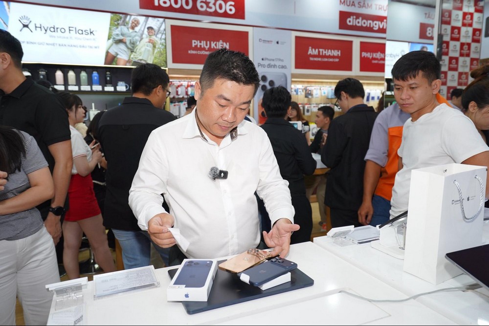 Sắp ra mắt iPhone Air và iPhone 17 Pro Max mạ vàng đầu tiên thế giới