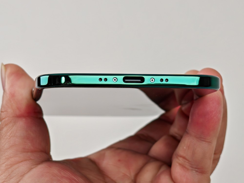 iPhone Air Aurora xanh ngọc lục bảo: 94 giờ biến nguyên bản thành độc bản đầu tiên thế giới