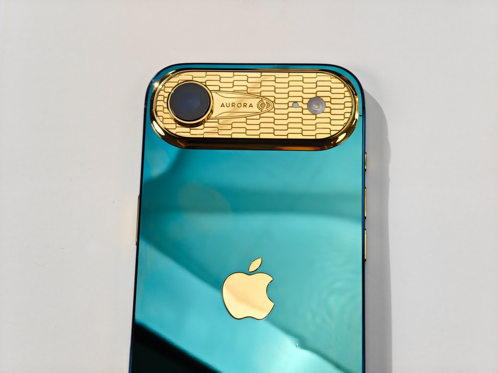 iPhone Air Aurora xanh ngọc lục bảo: 94 giờ biến nguyên bản thành độc bản đầu tiên thế giới