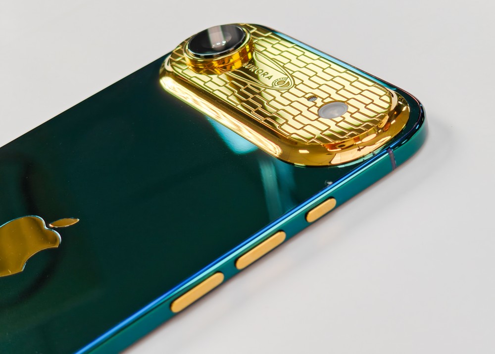 iPhone Air Aurora xanh ngọc lục bảo: 94 giờ biến nguyên bản thành độc bản đầu tiên thế giới
