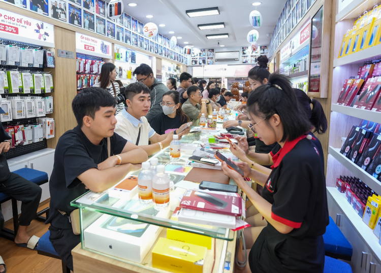 Minh Tuấn Mobile "đồng nhịp thế giới", mở bán iPhone 17 và iPhone Air