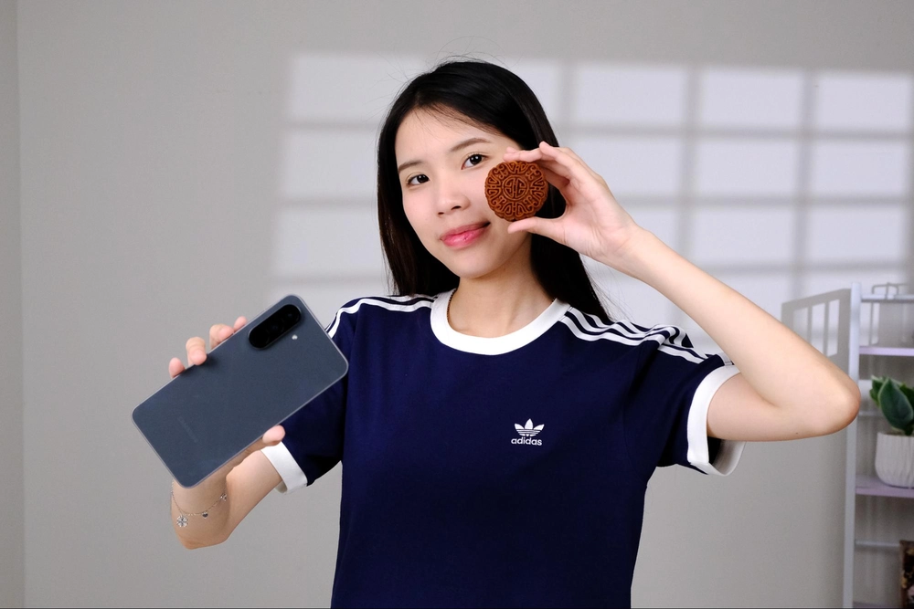 Thưởng vị Đoàn viên chuẩn gu cả nhà: Chọn bánh trung thu dễ dàng cùng Gemini Live trên Galaxy A56 5G