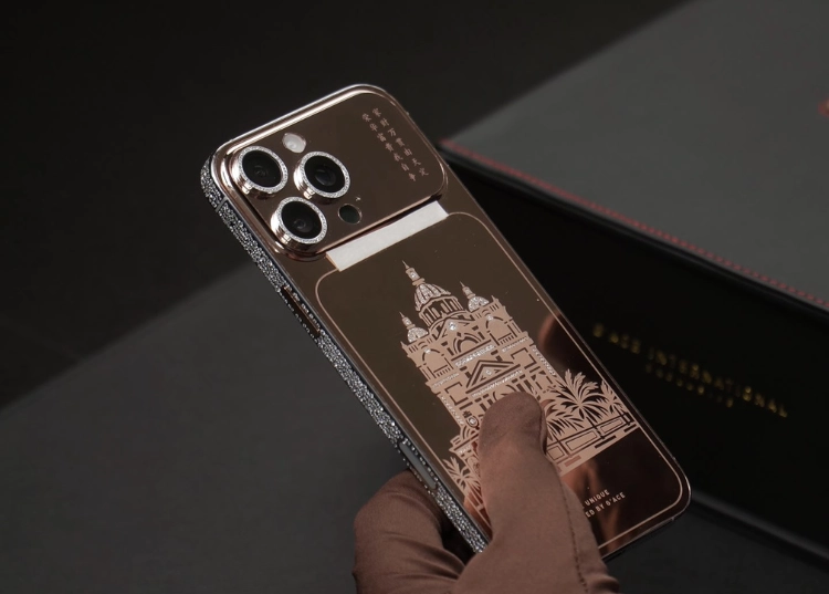 Trên tay “iPhone 17 Pro Max" giá bằng "nửa cái nhà"