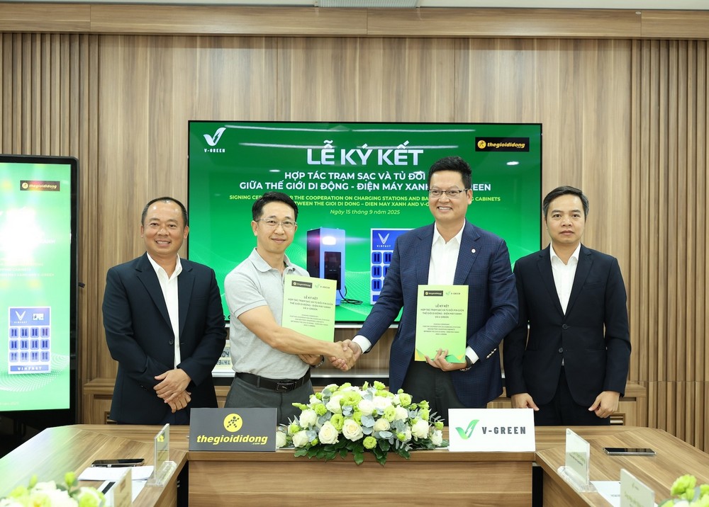 V-Green hợp tác Thế Giới Di Động triển khai hơn 2.000 trạm sạc và tủ đổi pin xe điện