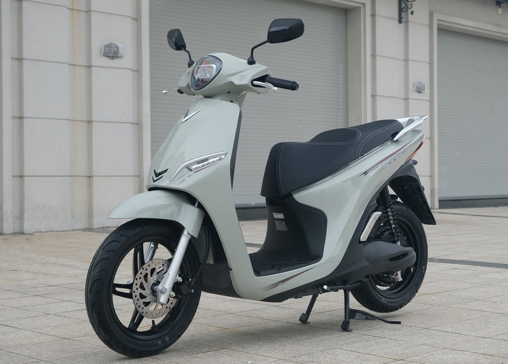VinFast ra mắt ba mẫu xe máy điện mới hỗ trợ 2 pin tháo rời