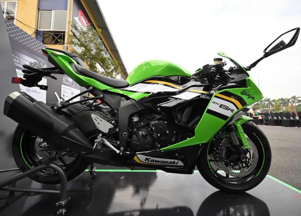Kawasaki Ninja ZX-6R ABS 2025 ra mắt tại Việt Nam