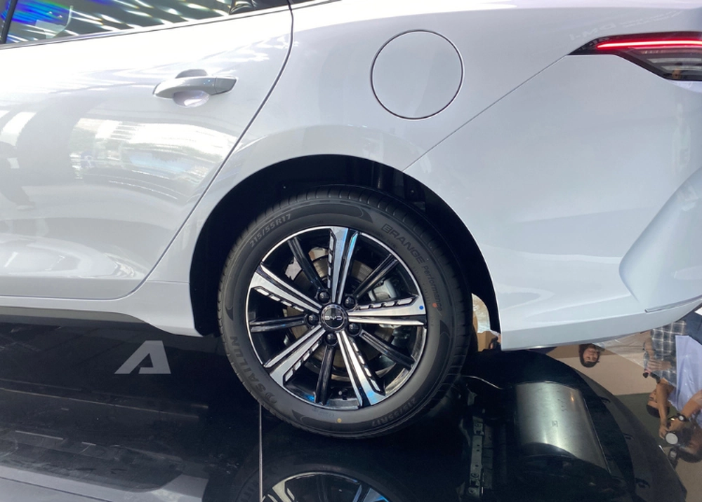 BYD SEAL 5 ra mắt tại Việt Nam, giá 696 triệu đồng