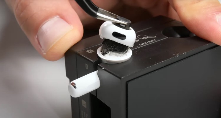 AirPods Pro 3 bị iFixit chấm 0 điểm sửa chữa