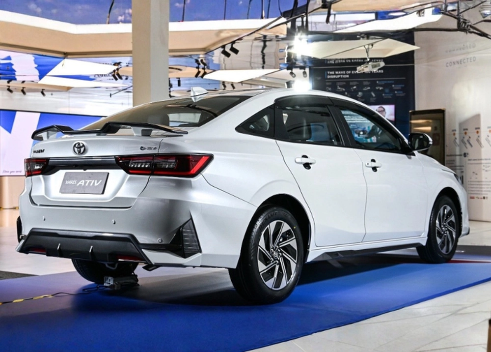 Toyota Vios Hybrid "hút khách" Thái Lan