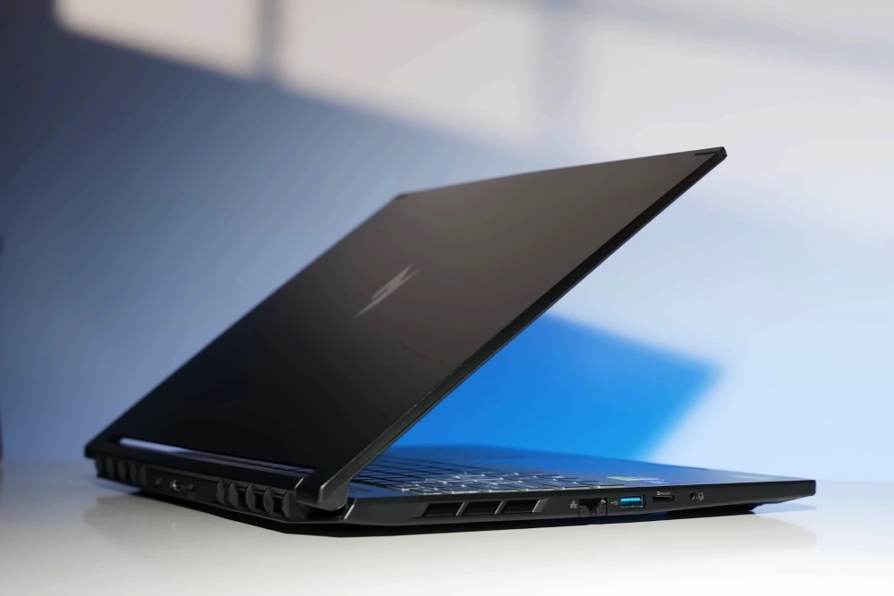 đánh giá acer nitro v16s 2025