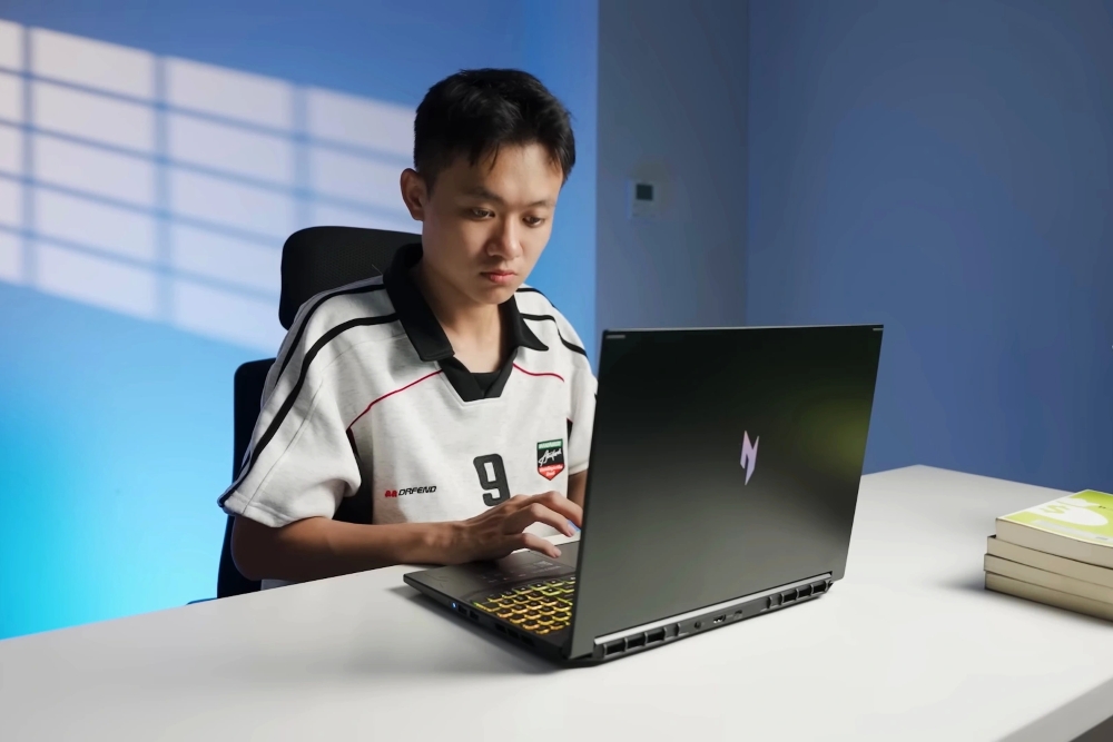 đánh giá acer nitro v16s 2025
