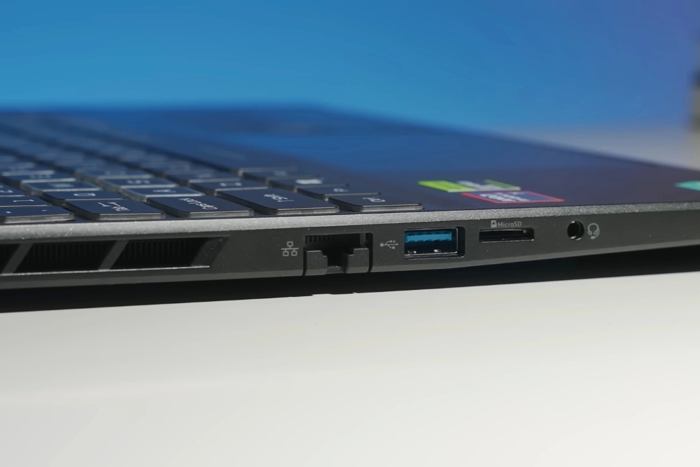 đánh giá acer nitro v16s 2025