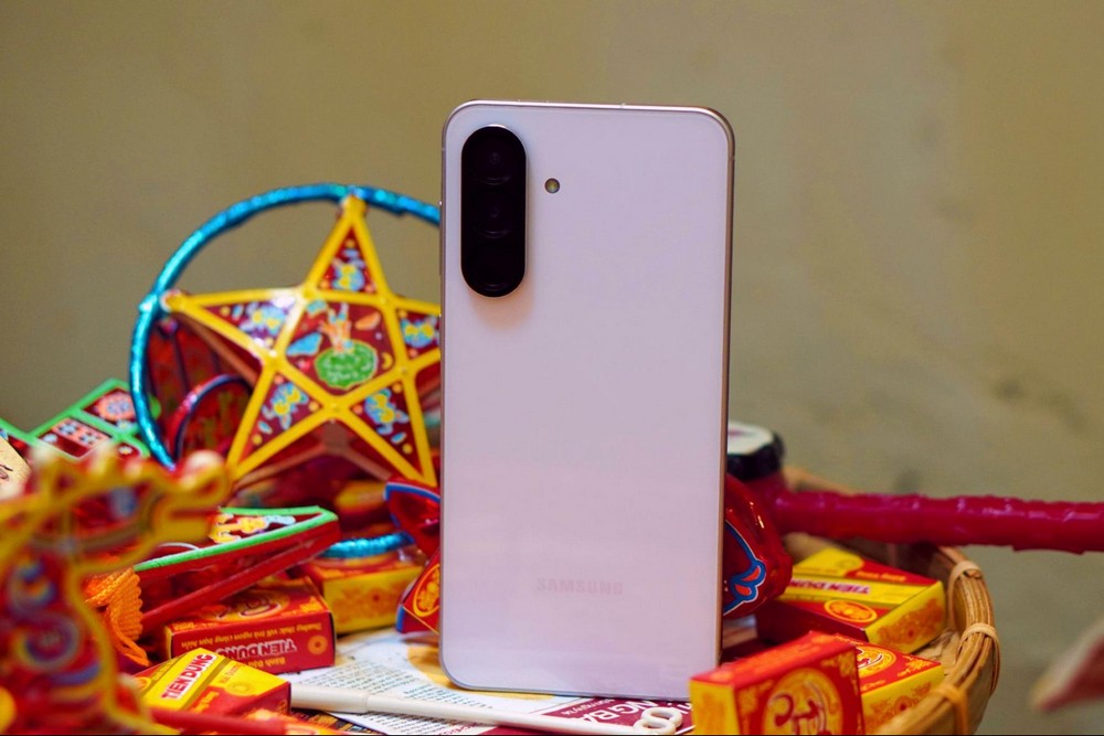 Bắt trọn vẻ đẹp đêm rằm cổ tích qua ống kính Galaxy A56 5G