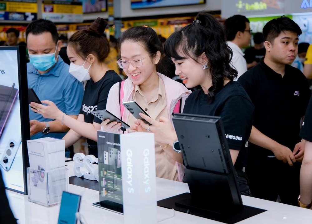 Đến lượt Galaxy S23 Series bị ngưng cập nhật One UI 8