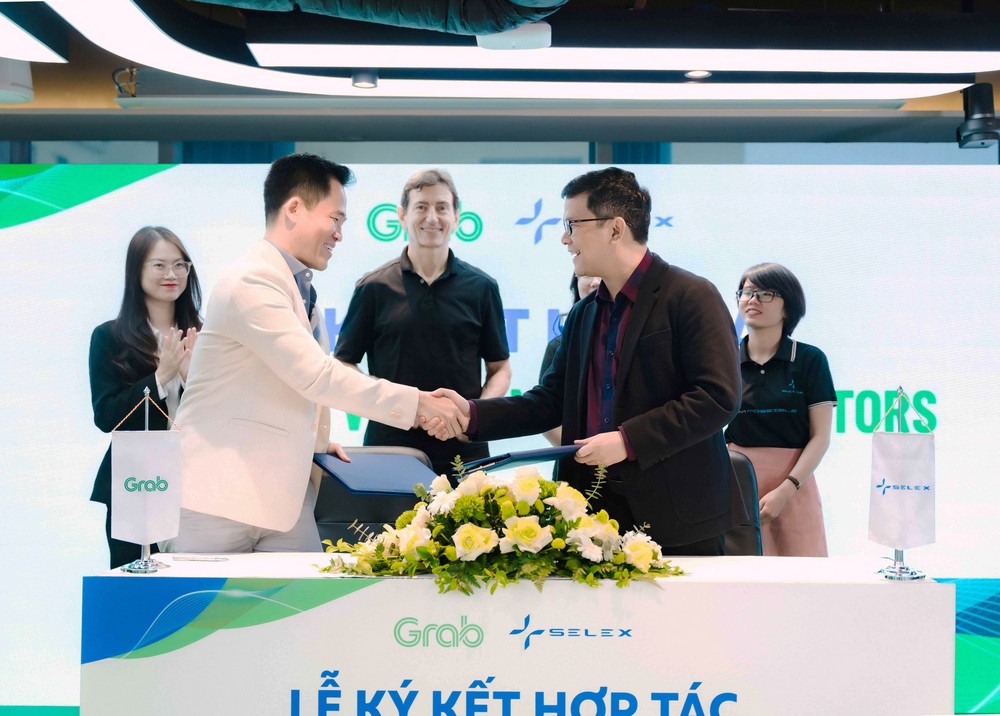 Grab hợp tác Selex Motors, đẩy mạnh chuyển đổi sang xe máy điện