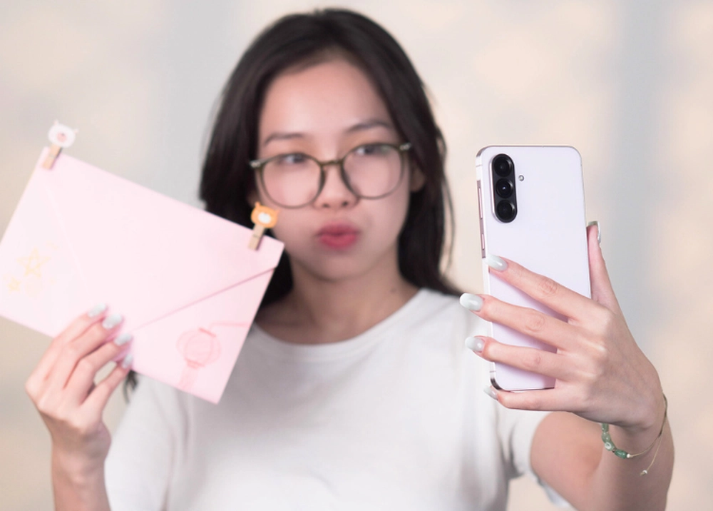 Khi Galaxy A56 5G “bắt tay” Gemini Live giúp GenZ khai phá nghề tay trái