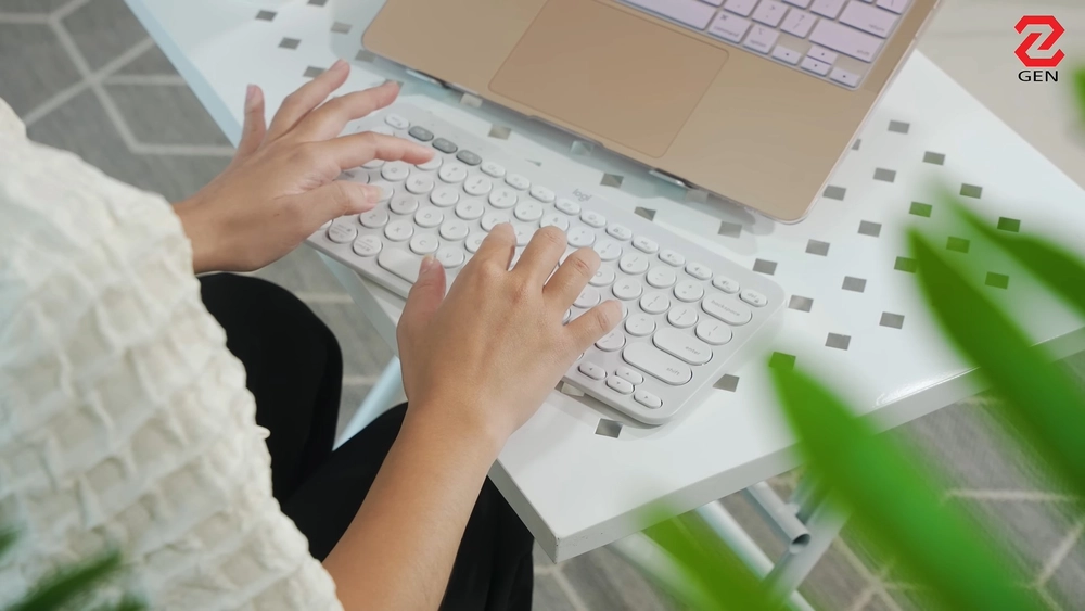 Bàn phím Logitech Pebble Keys 2 K380S: Pin 3 năm?