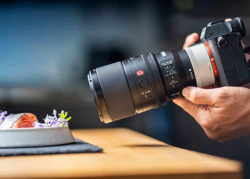 Sony ra mắt ống kính tele macro G Master đầu tiên