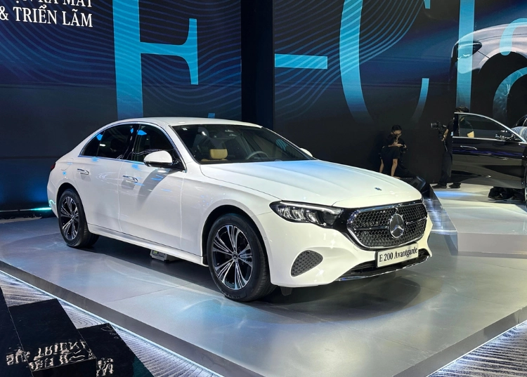 Mercedes-Benz E-Class 2025 ra mắt: Nhiều nâng cấp
