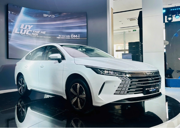 BYD SEAL 5 ra mắt tại Việt Nam, giá 696 triệu đồng